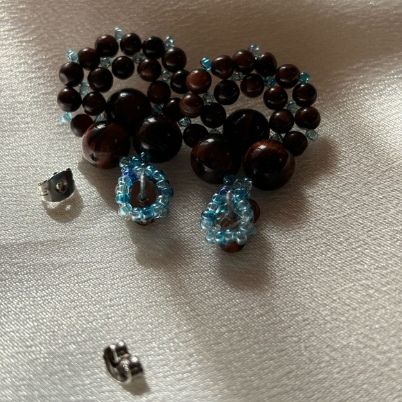 Hand crafted pierced post earrings red tiger eye stones blue seed beads - Picture 4 of 5